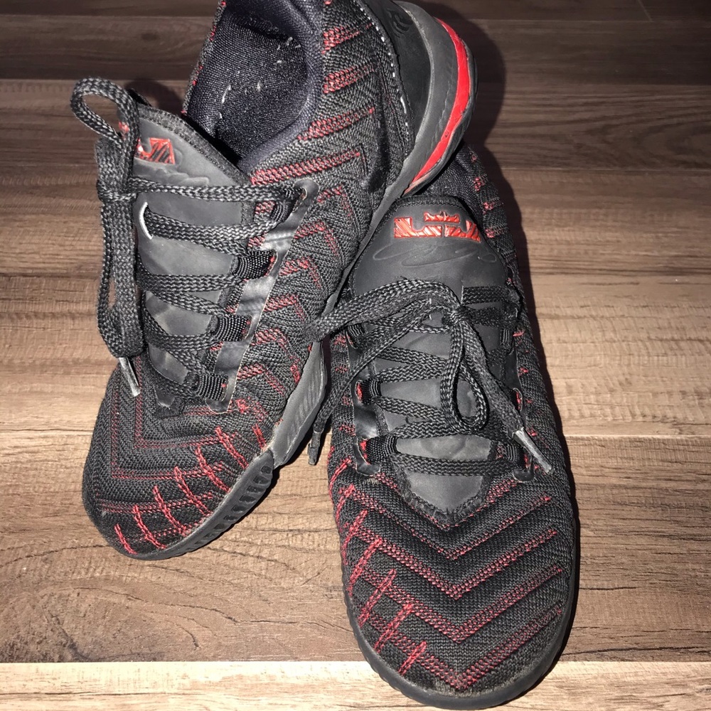 Boys Nike LeBron 15’s